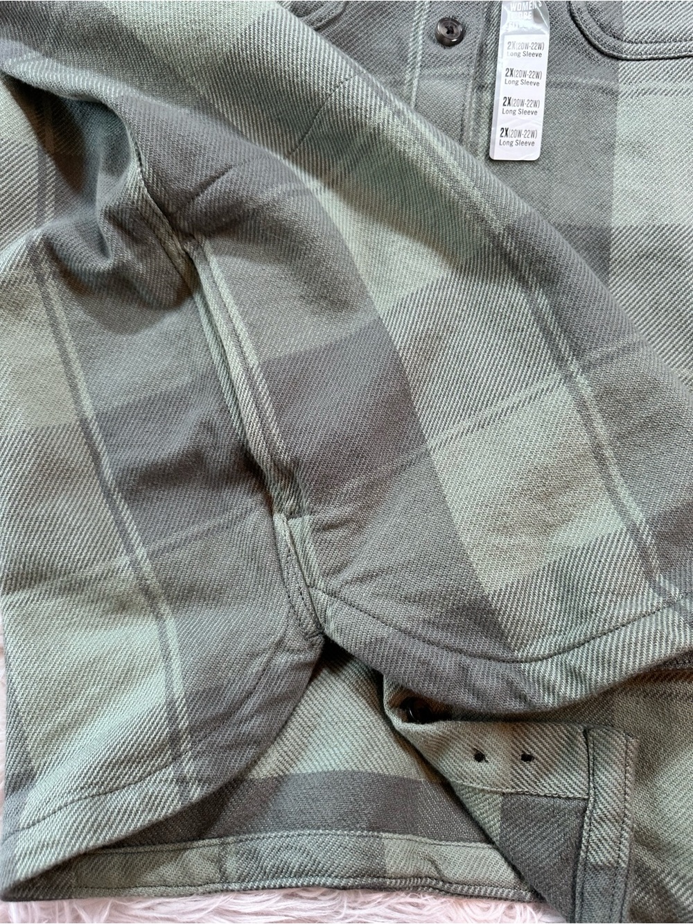 Carhartt • Women’s Loose Fit Cotton Twill Plaid Shacket - Picture 6 of 13